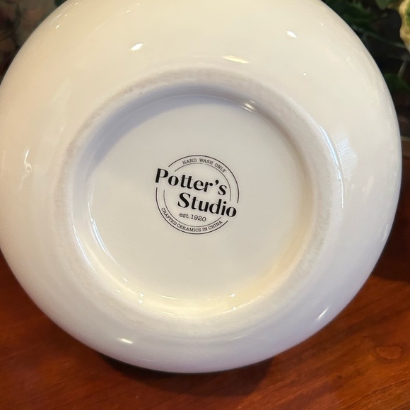 NWOT Potter’s Studio White and Black Skeletons Halloween Ceramic Pitcher - Picture 10 of 10